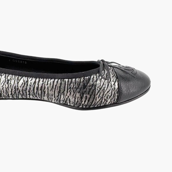 Chanel CC Cap Toe Ballet Flats Size 38 US 7-7.5 Black Silver Metallic Logo Bow - Picture 11 of 15
